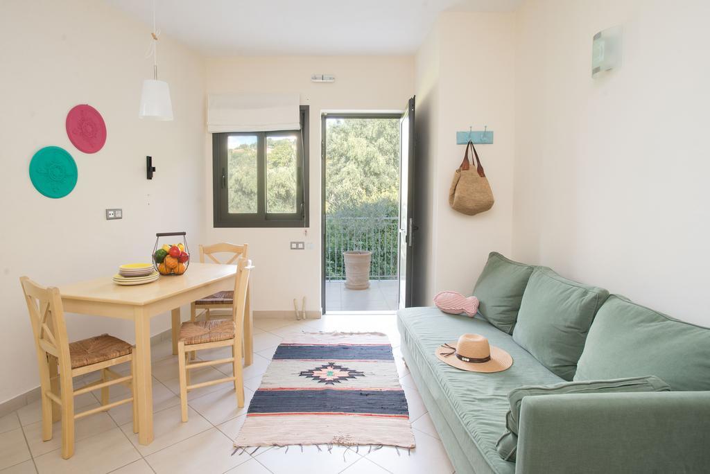 Mylos Apartments Gialova Zewnętrze zdjęcie